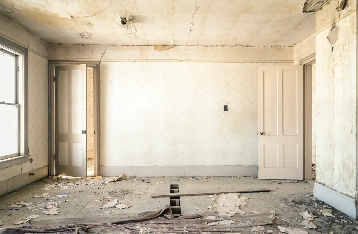 Waste disposal crew managing a cleanout project in Catalina Foothills